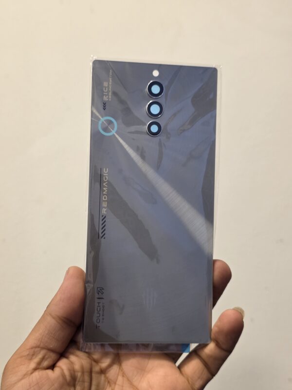 ضهر ريد ماجيك 8 برو و8 اس برو فضي 
REDMAGIC 8PRO 8SPRO back